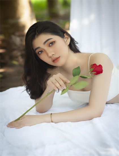 吹裙子之欧美美女_尔山在线视频网_唯美女人